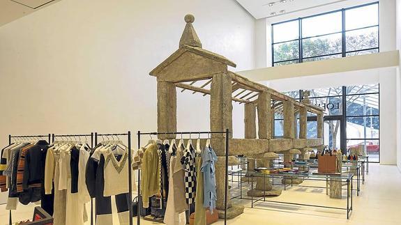 Piedra a piedra, el antiquísimo hórreo -data del siglo XVIII- ha viajado desde España para convertirse en el alma de la tienda.