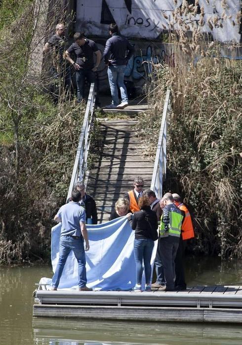 Levantamiento del cadáver hallado en el Pisuerga. 