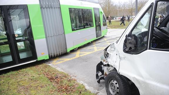 Colisión del tranvía con una furgoneta, a principios de 2015