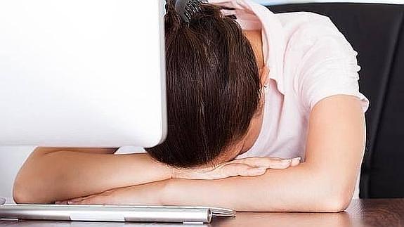 Los factores que crean felicidad en el trabajo pasan por, primero, contar con una red de apoyo social.