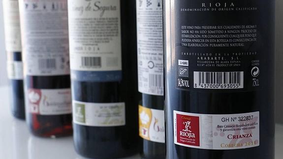 Botellas de vino amparado por la DOC Rioja. 