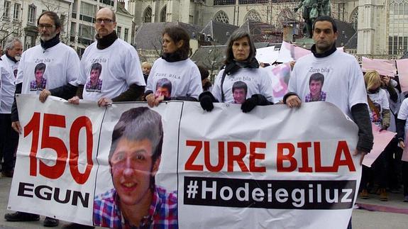 Familiares y amigos de Hodei Egiluz en Amberes.