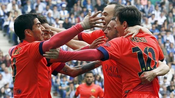 Los jugadores del Barça celebran uno de los goles.