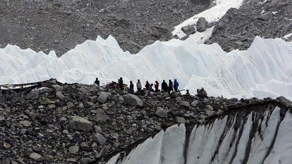 Camacho, turolense, y Fernández, asturiano, pretendían ascender a la cumbre de Lhotse.