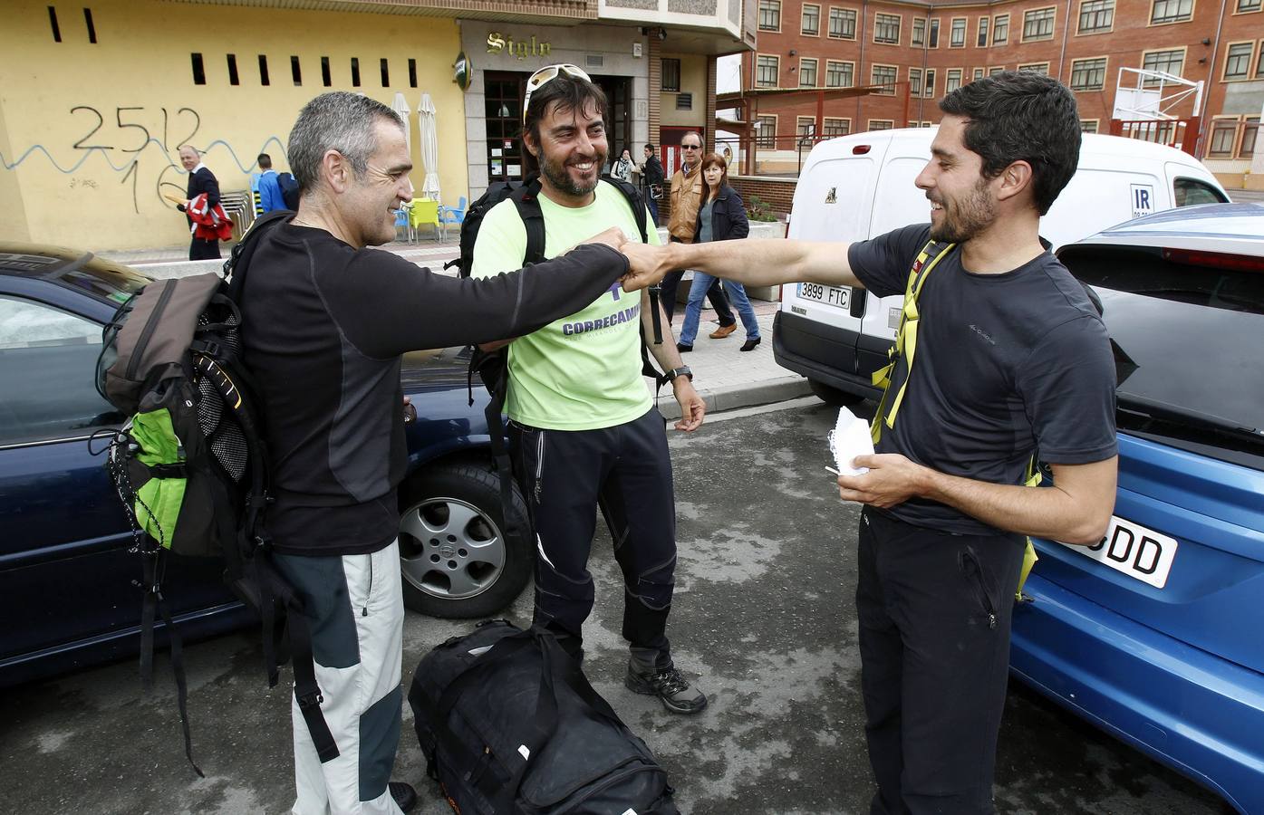 Emilio José García, Bernabé Gallego y Samuel Castillo, a su llegada a Miranda. 
