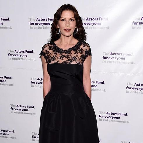 Catherine Zeta Jones luciendo nuevo aspecto.