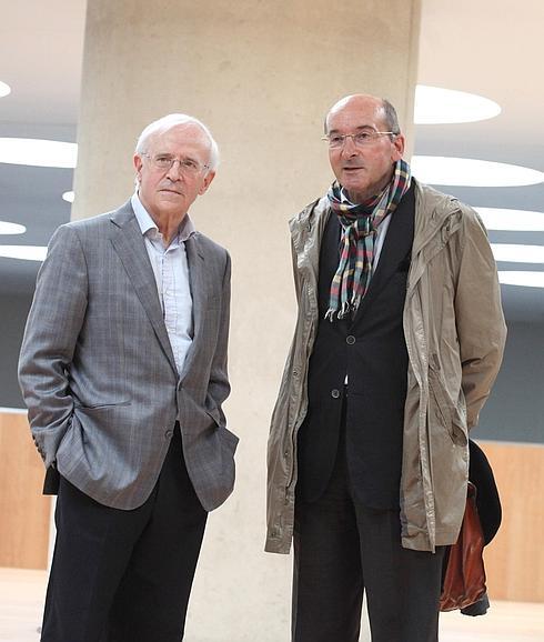 Gregorio Monreal y Juan Cruz Alli antes de comenzar el debate sobre Navarra. 