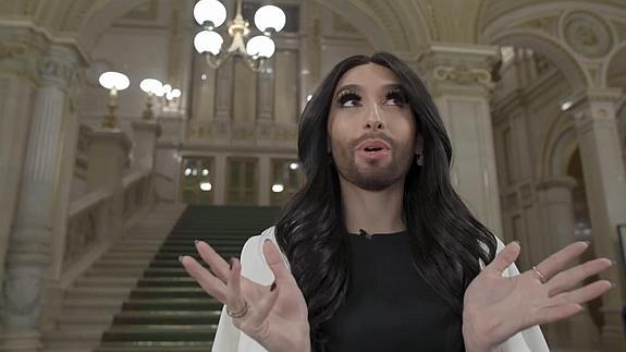 Fragmento de un vídeo de los encantos de Viena que protagoniza Conchita Wurst. 