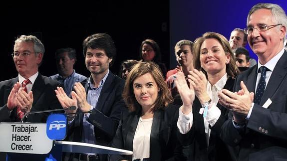 Soraya Sáenz de Santamaría junto con Arantza Quiroga y los candidatos a la alcaldía de Bilbao y la Diputación, Luis Eguiluz y Javier Ruiz.