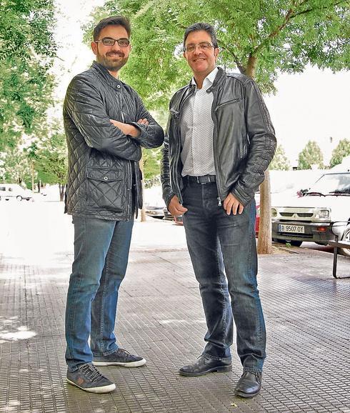 Diego Ubis y Julián San Martín, ayer, en la Plaza Fermín Gurbindo de Logroño