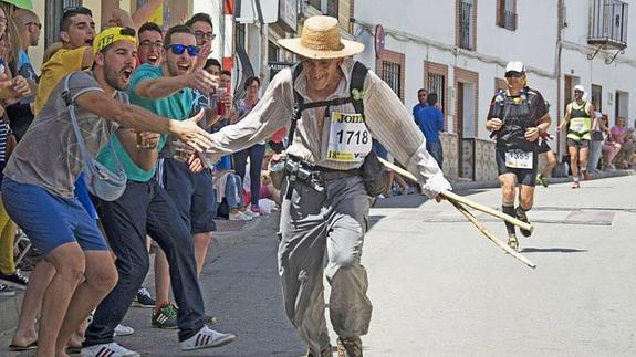 Paco Contreras, Superpaco, con su peculiar estilo. 