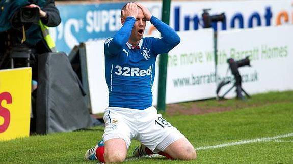 El delantero del Rangers Kenny Miller, con gesto frustrado durante el choque contra el Motherwell. Vídeo: El puñetazo al aire que condenó al Rangers.