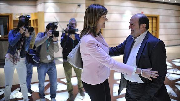 Idoia Mendia eta Andoni Ortuzar.