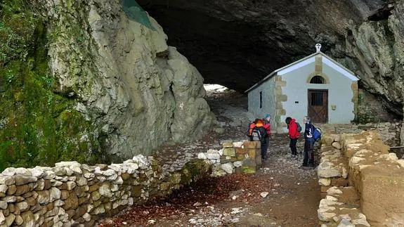 Entrada a la cueva de San Adrián, parte de El Camino de Santiago.