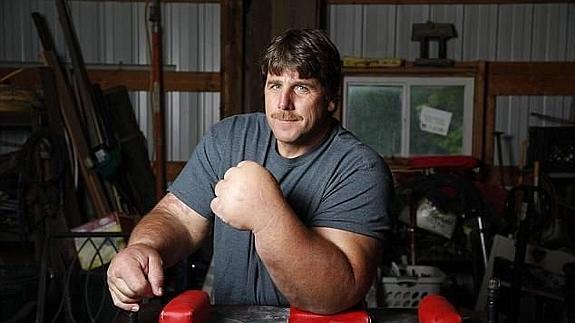 Jeff Dabe posa para una fotografía. 