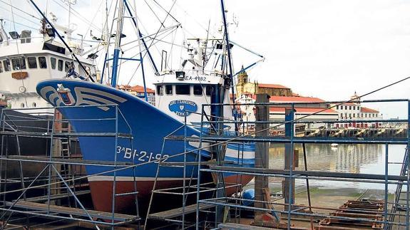 El casco del barco está construido en roble, pino y eucalipto, materiales resistentes a la putrefacción.