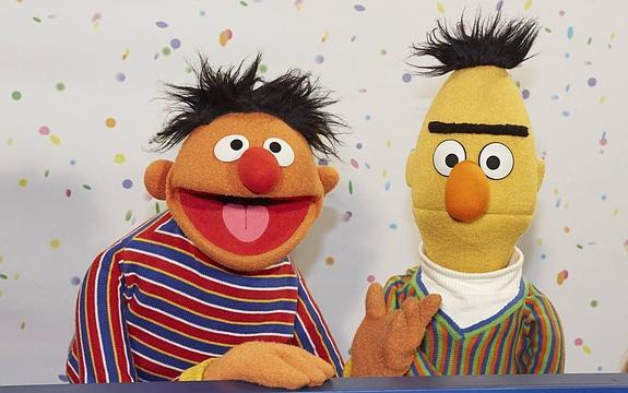 Los personajes de Barrio Sésamo, Epi y Blas.