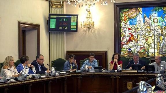 Momento de la votación en el pleno celebrado en el Ayuntamiento de Pamplona. 