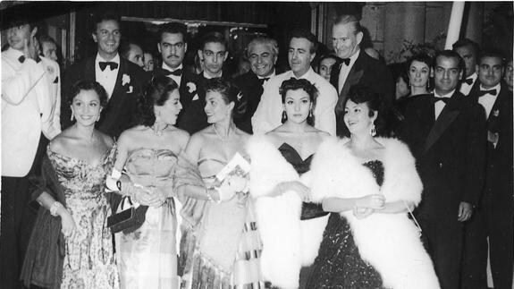 Actores asistentes a la primera edición del certamen. En primer término, Paquita Rico, Carmen Sevilla, Conchita Bautista y Marujita Díaz. 