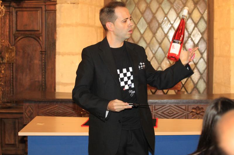 ¿De dónde ha salido esa botella?