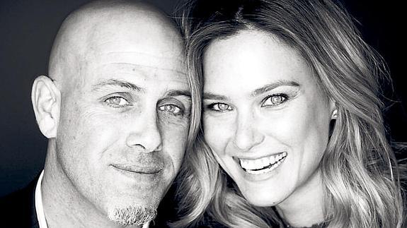La top Bar Refaeli con su novio, Adi Ezra, el hombre que ha conseguido robarle el corazón.