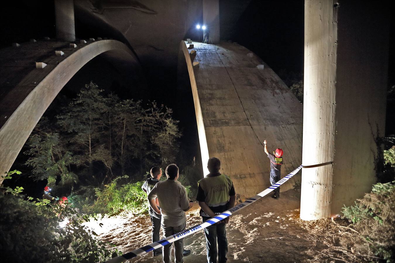 Una joven holandesa  muerió cuando se disponía a hacer puenting en un viaducto de Cabezón de la Sal. 