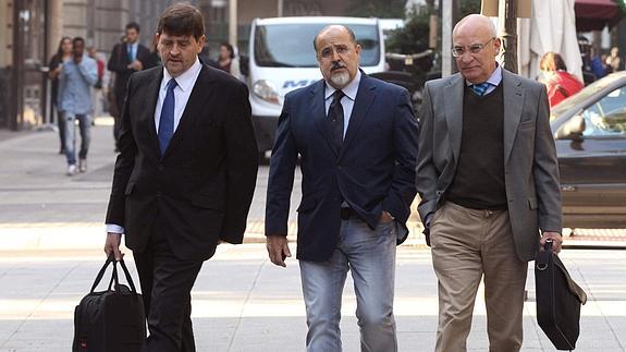 Txarli Prieto y Victor García Hidalgo llegan al Tribunal Superior de Justicia junto a su abogado