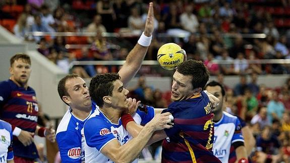 Rutenka se dispone a lanzar a puerta en un encuentro contra el Granollers.