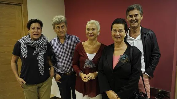 Remedios Fernández, Juan Carlos Maté, Olga y Arantza Zabala y José María Simón.