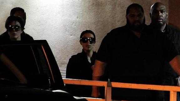 La cuñada de Odom, Kim Kardashian, tampoco ha faltado en el hospital