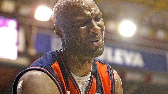 Odom se lamenta tras una acción en su etapa en el Baskonia.