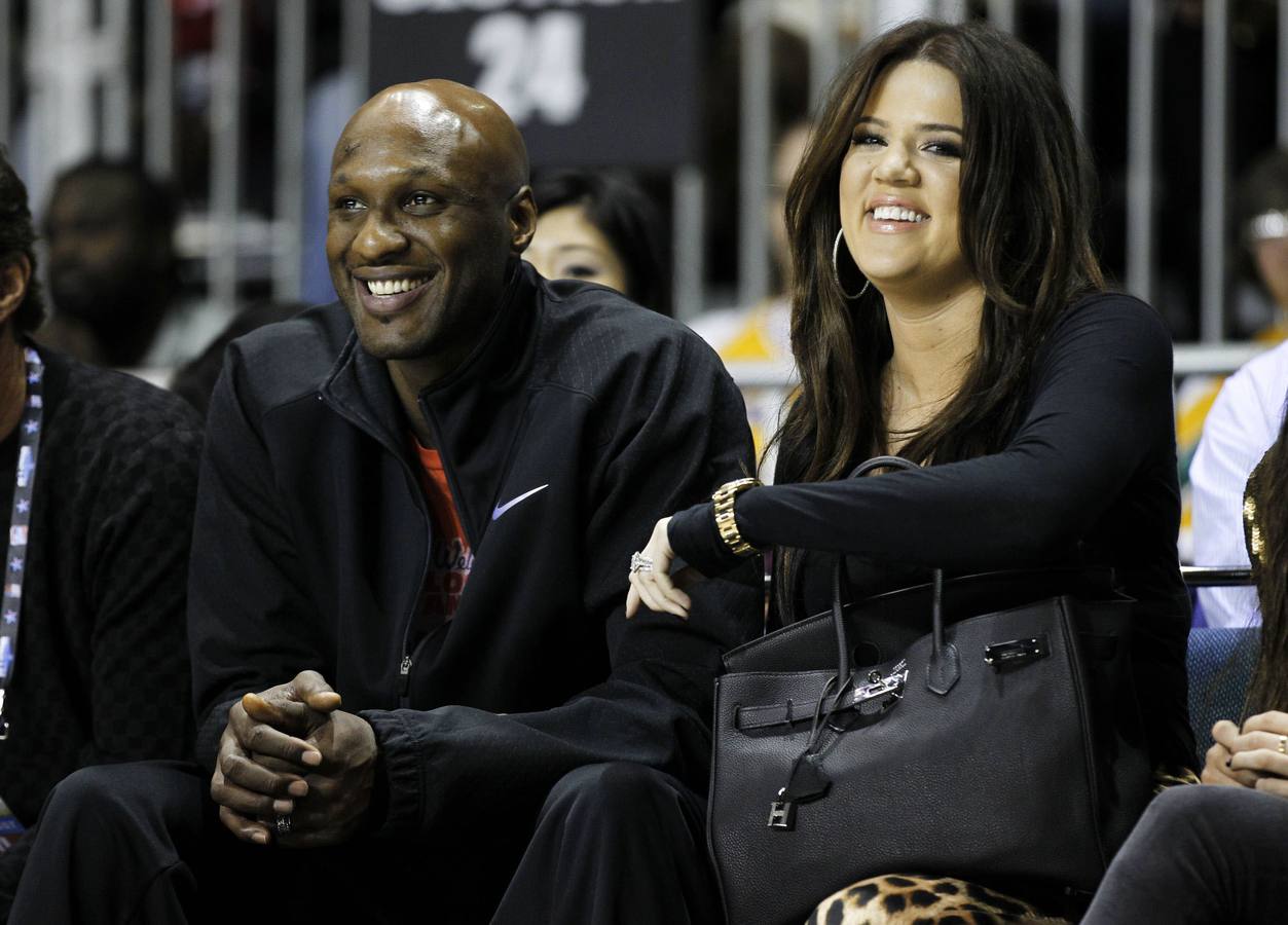 Lamar Odom y  Khloé Kardashian asisten a un partido de exhibición en 2011