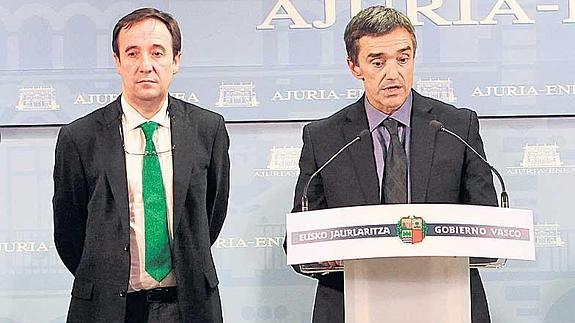 Carlos Fonseca y Jonan Fernández, en un acto en Lehendakaritza.