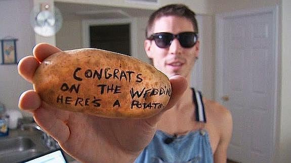 Alex Craig, con una de sus patatas.