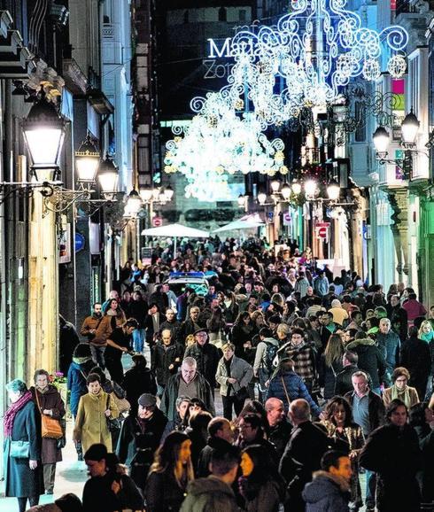 Las calles de Bilbao, atestadas durante la campaña navideña del año pasado.