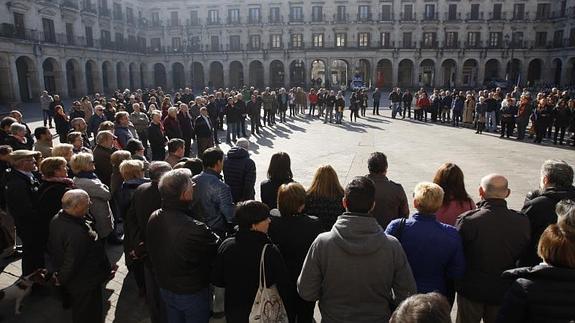 Concentración en la plaza de España, ester mediodía. 