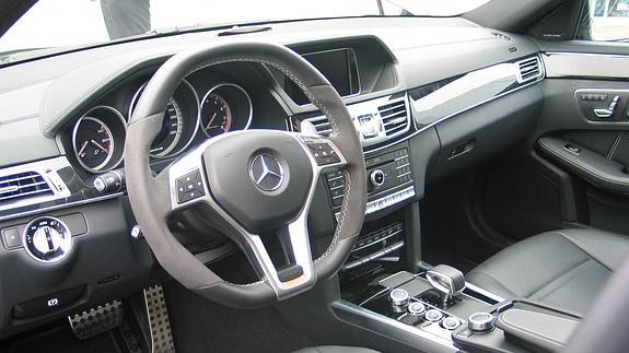 Interior de la berlina Mercedes AMG. 
