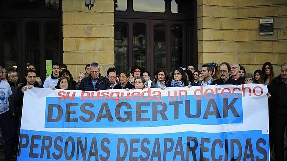 Concentración en la plaza Arriaga, coincidiendo con la celebracion del "Dia de los desaparecidos sin causa aparente".