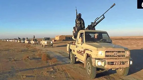 Un convoy del Estado Islámico en la provincia de Nínive, en Irak. 