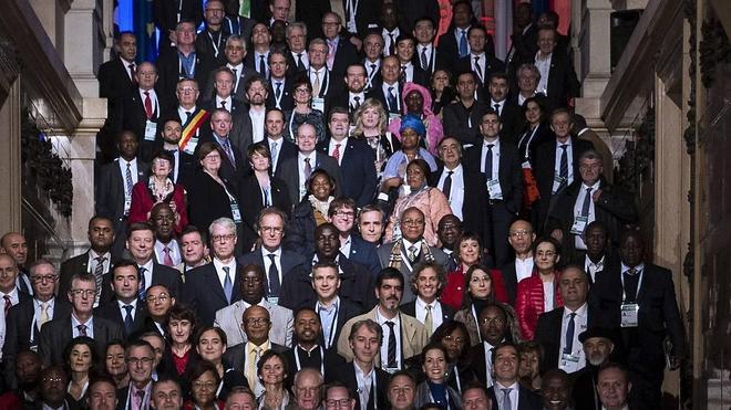 Algunos de los alcaldes que han acudido a la cita de París. 