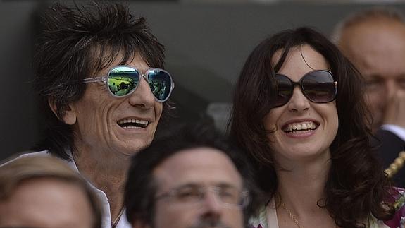 Ronnie Wood y Sally Humphrie.