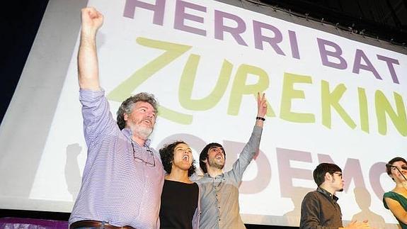 Los candidatos a las elecciones de las tres provincias vascas celebran los resultados en Bilbao.