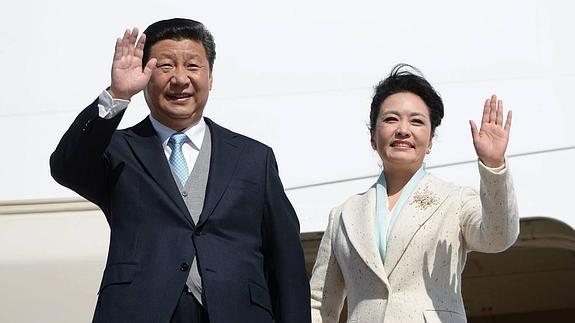 El presidente chino Xi Jinping y su esposa, Peng Liyuan, durante una visita a Rusia.