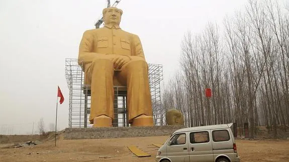 La gigantesca estatua levantada en honor a Mao deberá ser derribada.