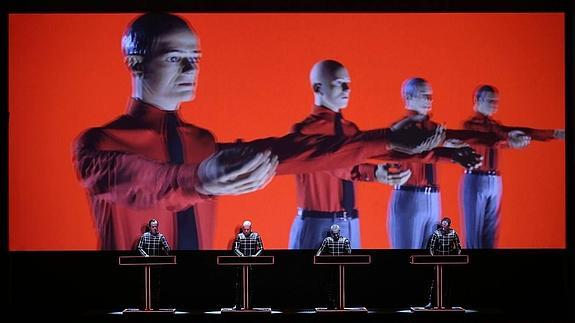 Kraftwerk durante un concierto en Dusseldorf, Alemania.