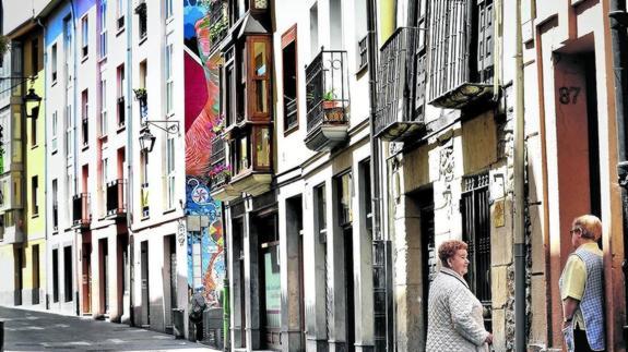 El Ayuntamiento de Vitoria quiere dar un uso social a sus viviendas en desuso, algunas de las cuales están en el Casco Viejo. 