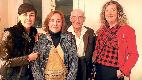 Elena Pérez, Lourdes García, Saturnino García y Encar García. 