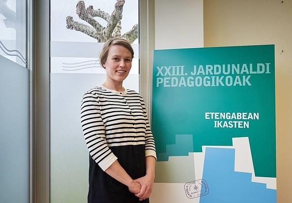 Alanen, de la Universidad de Turku, ha presentado el programa finlandés a las ikastolas.