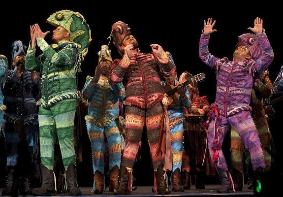 La comparsa 'Los cobardes', ganadores del Concurso de Agrupaciones del Carnaval de Cádiz.