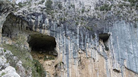 Pared de la Cueva del Mirón.